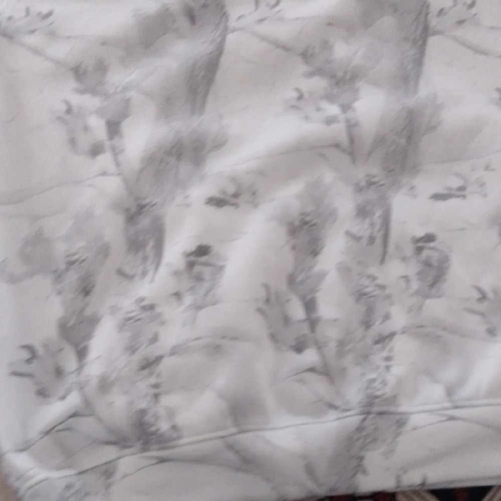 White and Gray Zip-Up Camo Hoodie - Picture 6 of 7